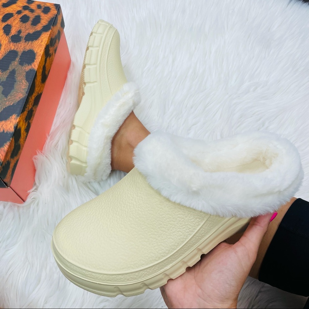 Cream fur lined slip on - Picture 6 of 10